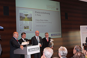 Den 2. Preis erhielt Claus-Peter Müller, ebenfalls ein Journalist der Frankfurter Allgemeinen Zeitung, mit dem Beitrag „Selbst ist das Dorf“. Foto: Sonja Lehnert