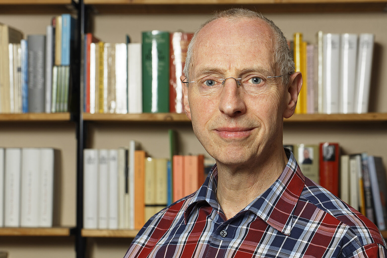 Referent Dr. Bernd Seydel Referent Dr. Bernd Seydel schaut in die Kamera –