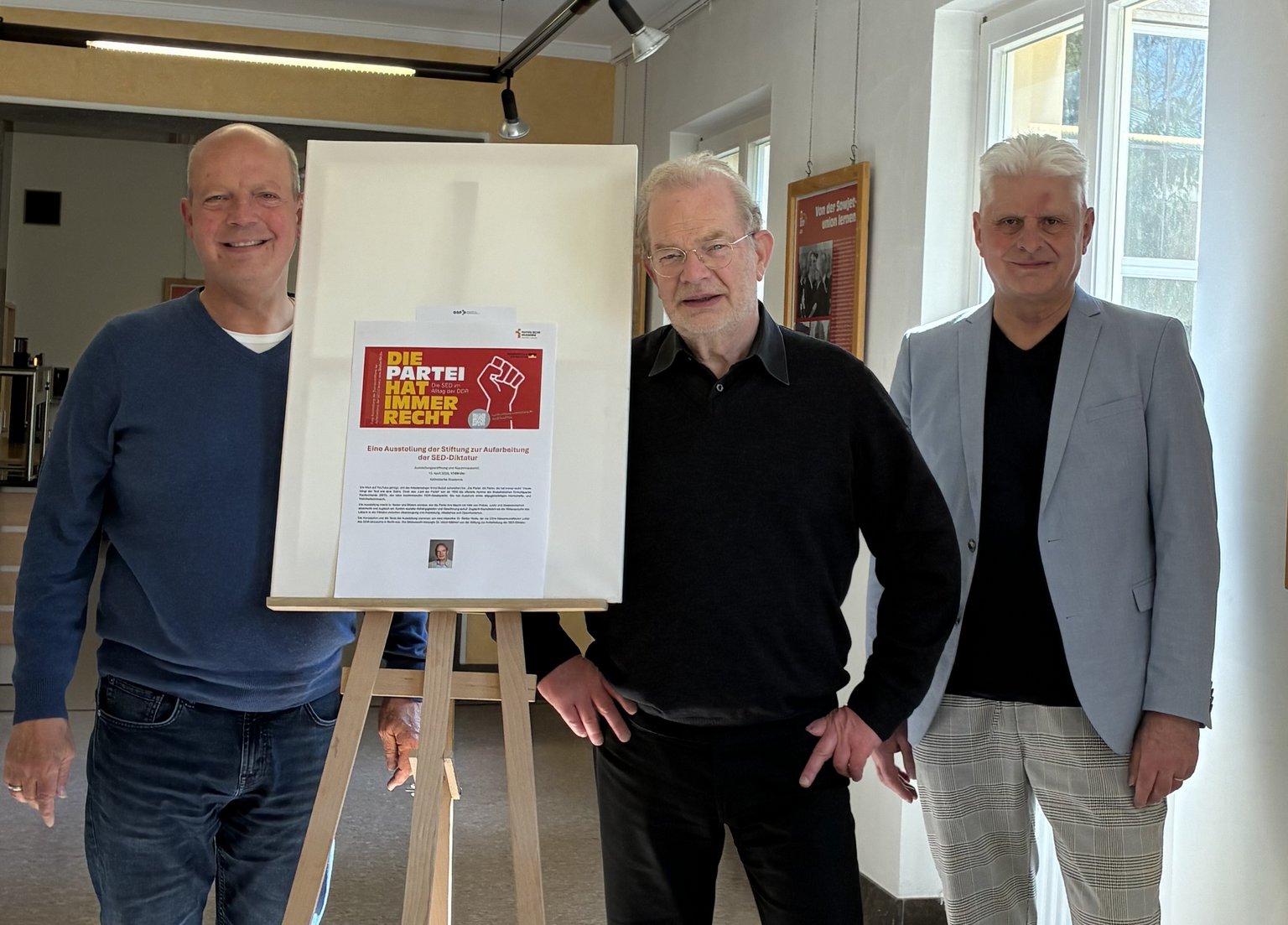  – von links: Akademiedirektor Gunter Geiger, Dr. Stefan Wolle sowie Michael Schwab