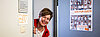 Sylvia Kuck von der DJV-Betriebsgruppe „DJV im hr” schaut aus dem Büro raus. – 