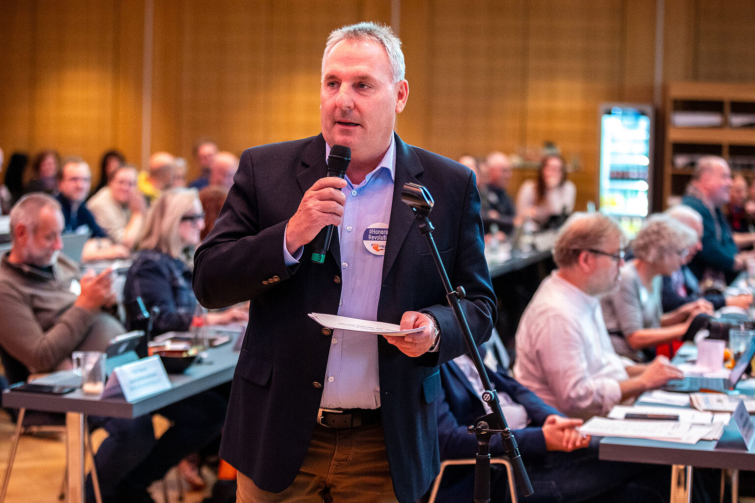 Thorsten Becker Thorsten Becker bei einer Rede vor Publikum –