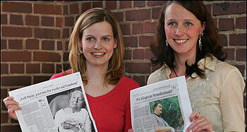 Hessischer Jungjournalistenpreis „Für die lokale Presse“ 2008 vergeben Die beiden ausgezeichneten Jungjoumalistinnen von der "Wetzlarer Neuen Zeitung" mit ihren Beiträgen: Carmen Schmidt (links) als Hauptpreisträgerin und Susanne Polig (DJV) mit einem Anerkennungspreis. – Die beiden ausgezeichneten Jungjoumalistinnen von der "Wetzlarer Neuen Zeitung" mit ihren Beiträgen: Carmen Schmidt (links) als Hauptpreisträgerin und Susanne Polig (DJV) mit einem Anerkennungspreis.